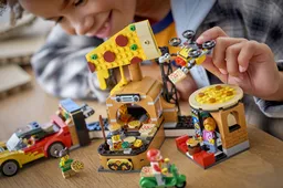 LEGO Pizza Delivery Experience with Vehicles (60496) - image 9