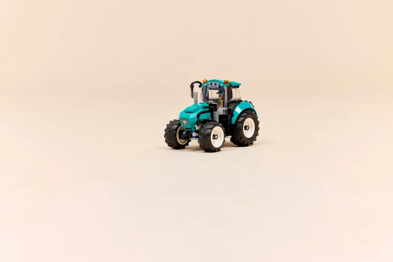 Tractor by LEGO – product photo 8 of 10