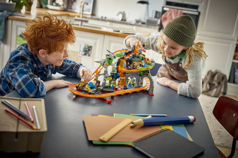 Lava Land Roller Coaster Park van LEGO – productfoto 8 van 12