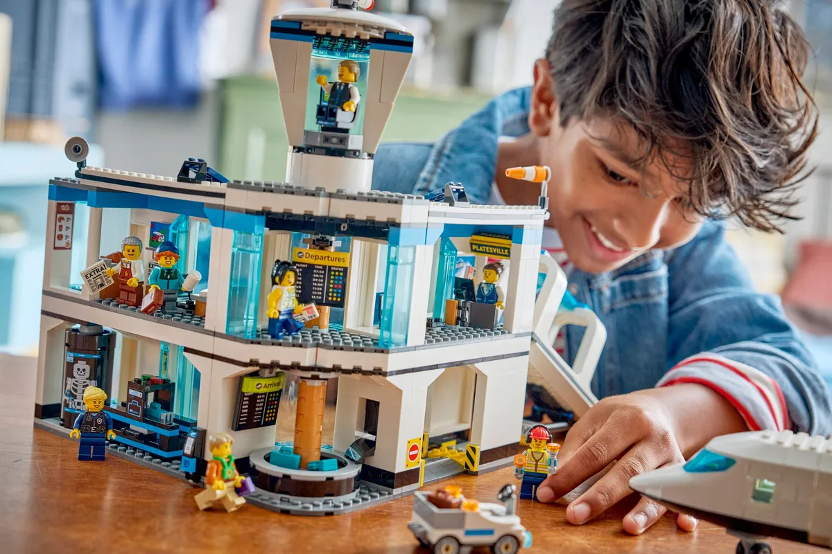 LEGO Airport with Airplane (60502) - Bild 9