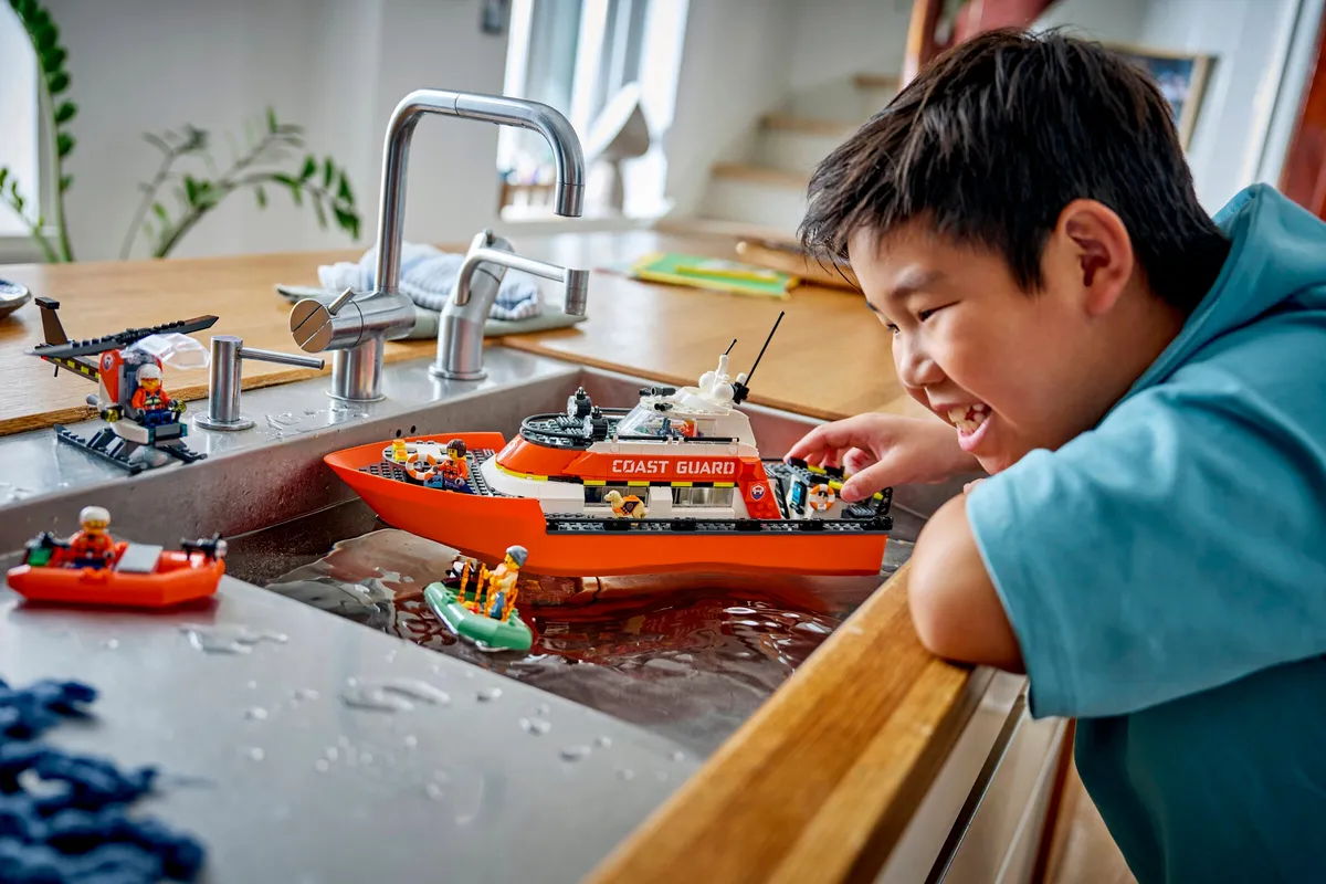 LEGO Coast Guard Rescue Boat & Helicopter (60504) - Bild 6