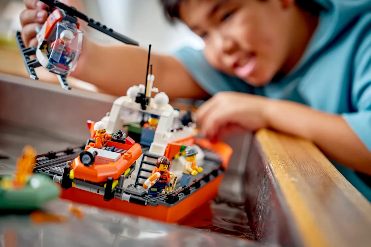 LEGO Coast Guard Rescue Boat & Helicopter (60504) - Bild 7