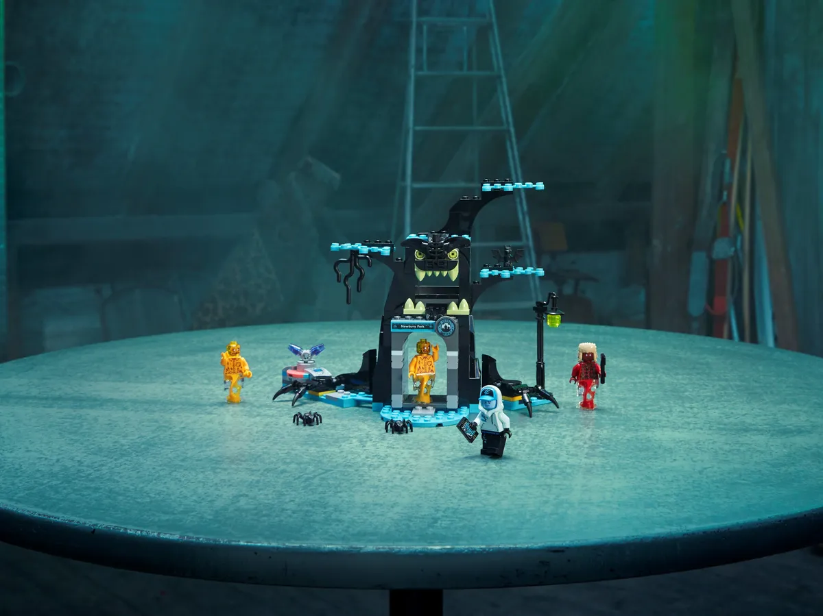 LEGO Welcome to the Hidden Side (70427) - Bild 9