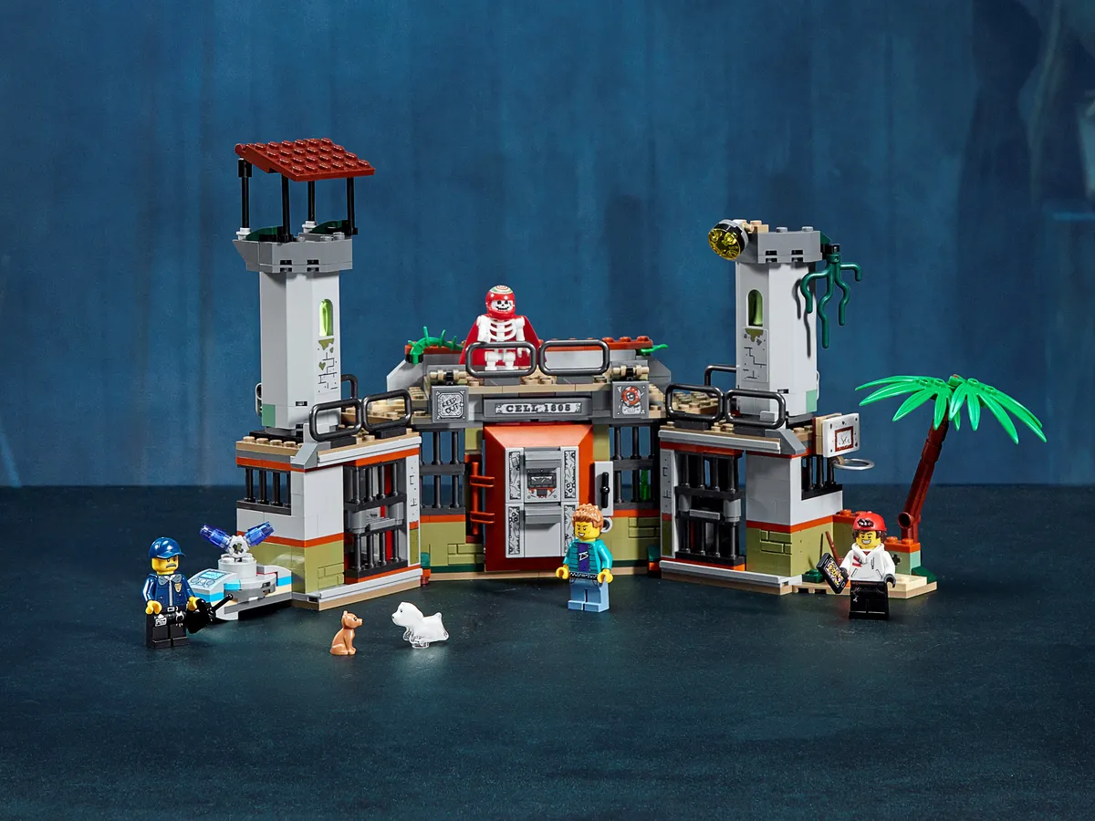 LEGO Newbury Abandoned Prison (70435) - Bild 13