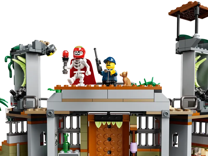 Newbury Abandoned Prison by LEGO – product photo 4 of 15