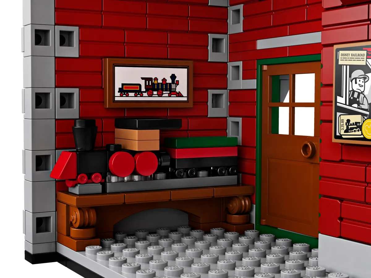 LEGO Disney Train and Station (71044) - image 6