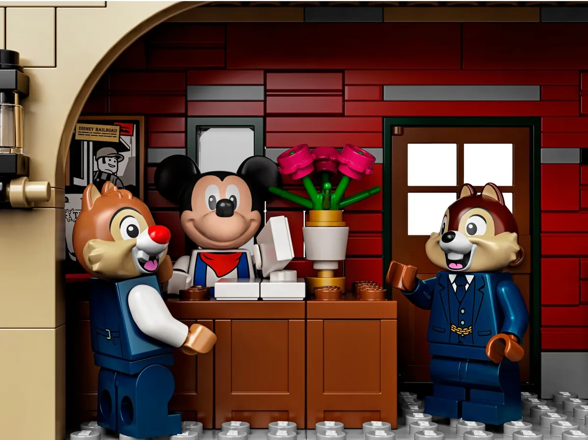 LEGO Disney Train and Station (71044) - image 7