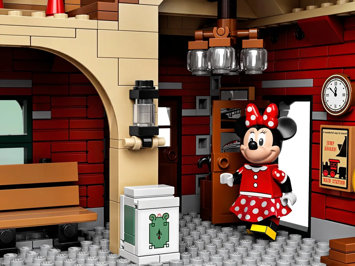 LEGO Disney Train and Station (71044) - image 8