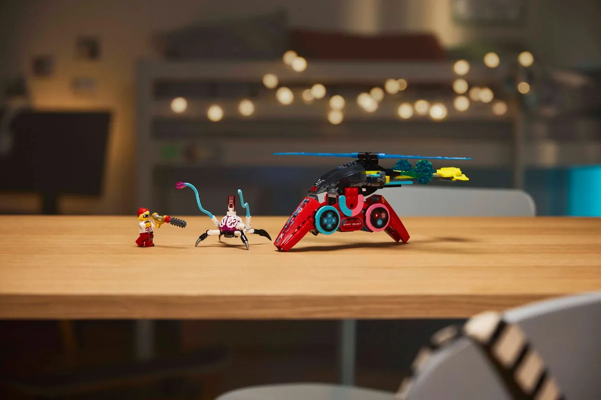 LEGO Cooper's Gaming Controller Jet (71489) - image 6