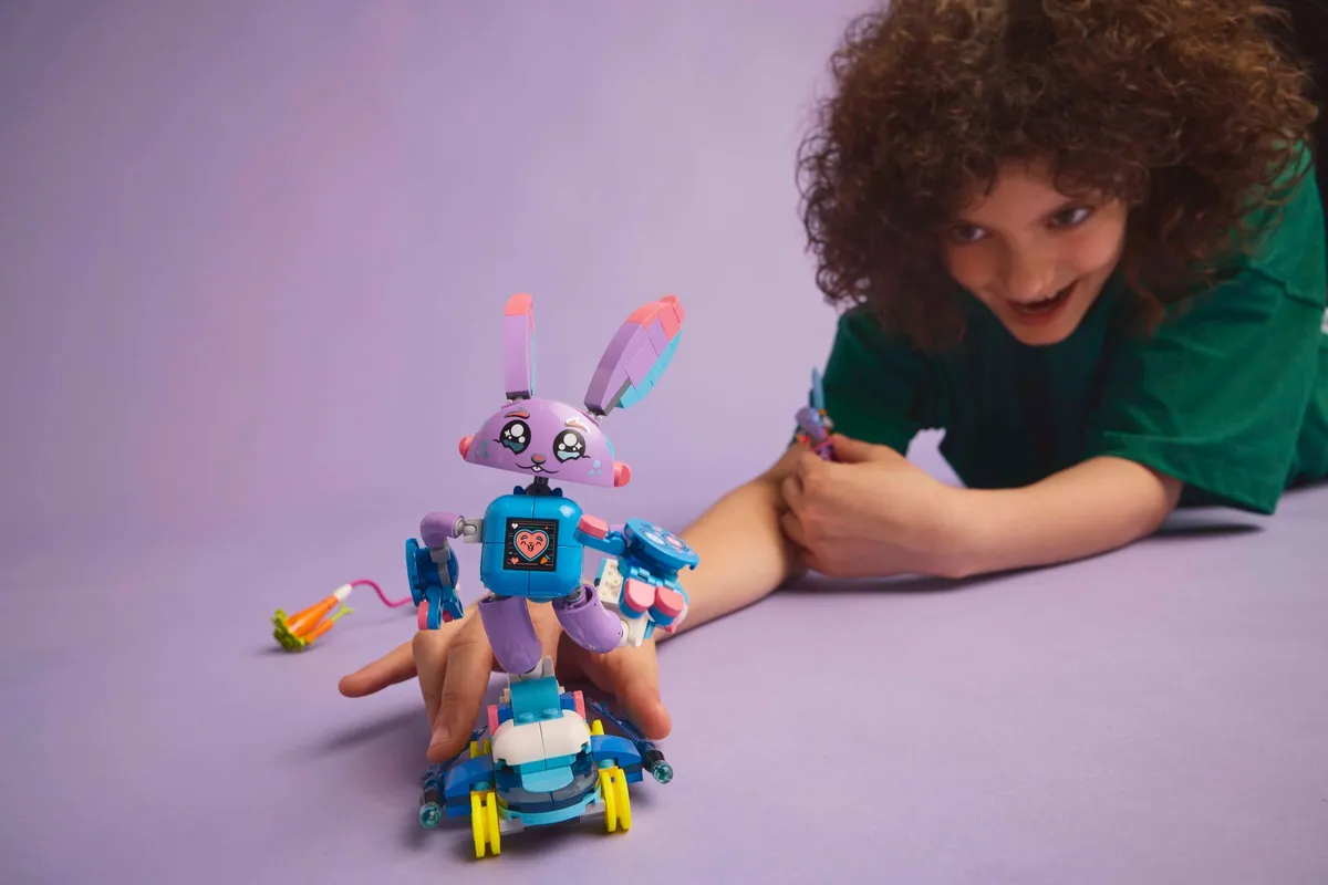 LEGO Izzie and Bunchurro the Gaming Bunny (71490) - Bild 6