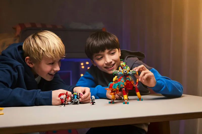 Mateo's Fire Chameleon by LEGO – product photo 6 of 10