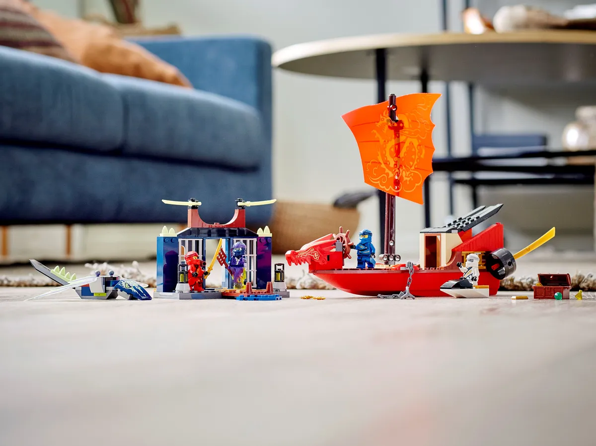 LEGO Final Flight of Destiny's Bounty (71749) - Bild 11