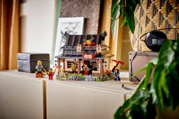 LEGO Four Weapons Blacksmith 15th Anniversary (71858) - afbeelding 10