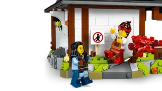 Four Weapons Blacksmith 15th Anniversary von LEGO – Produktfoto 4 von 13