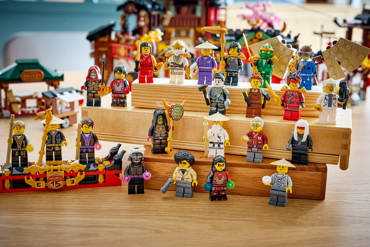 LEGO The Old Town 15th Anniversary (71861) - Bild 11