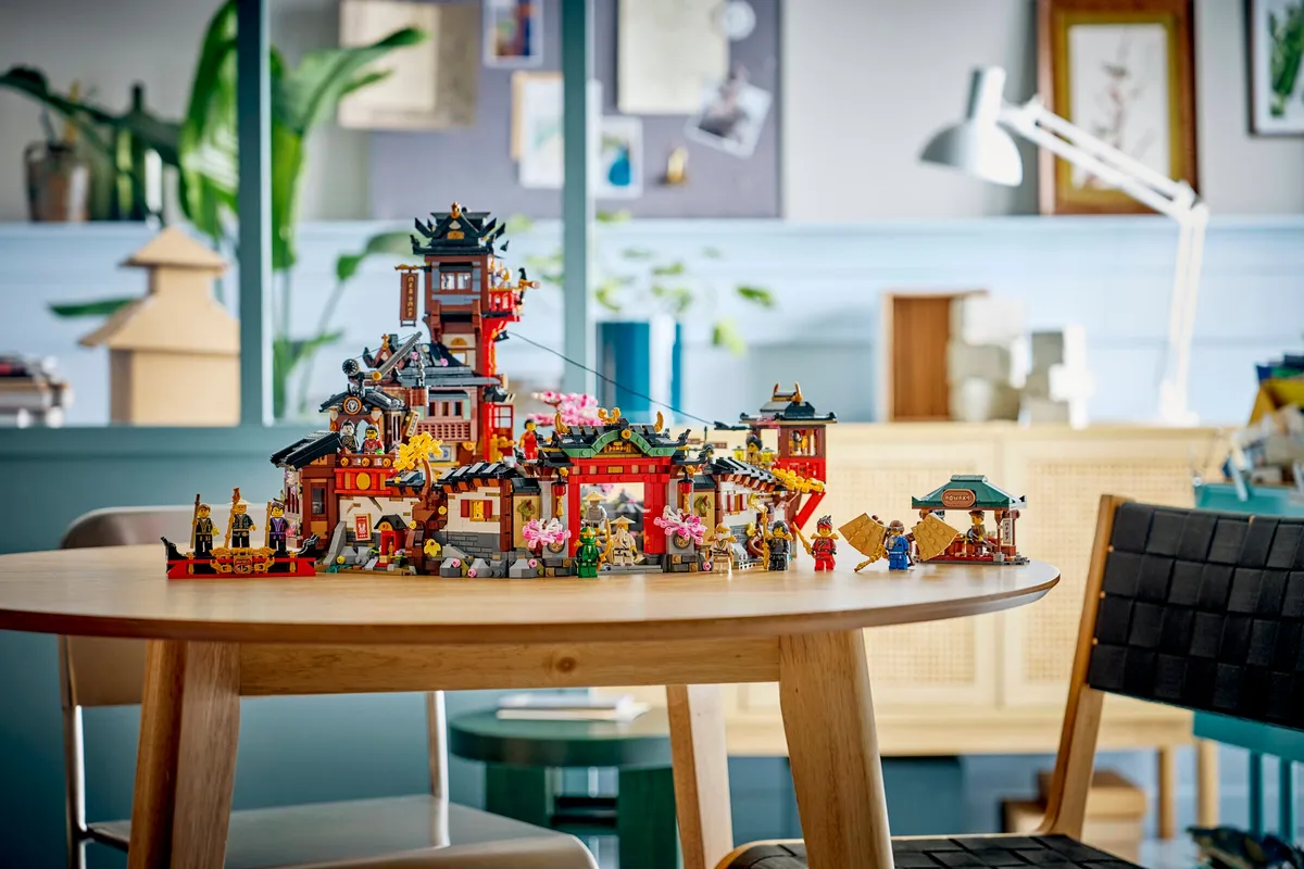 LEGO The Old Town 15th Anniversary (71861) - Bild 12