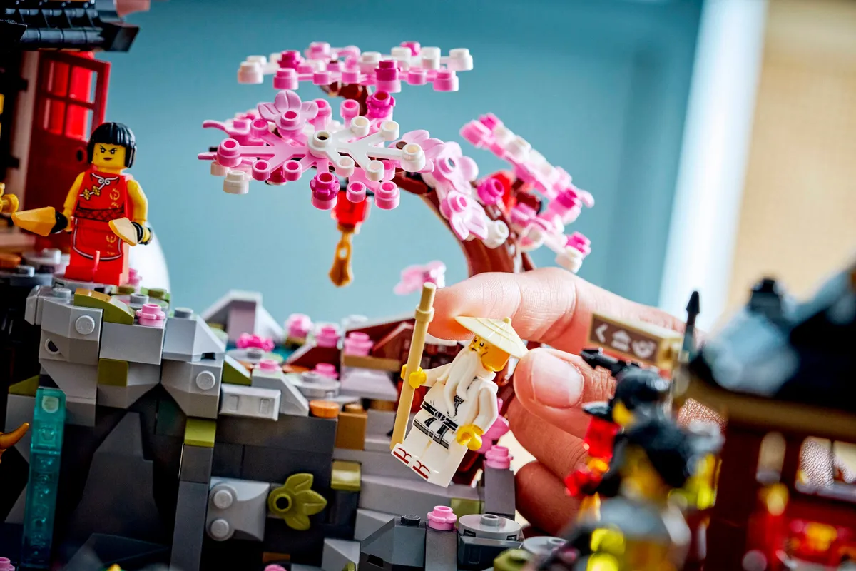 LEGO The Old Town 15th Anniversary (71861) - Bild 13