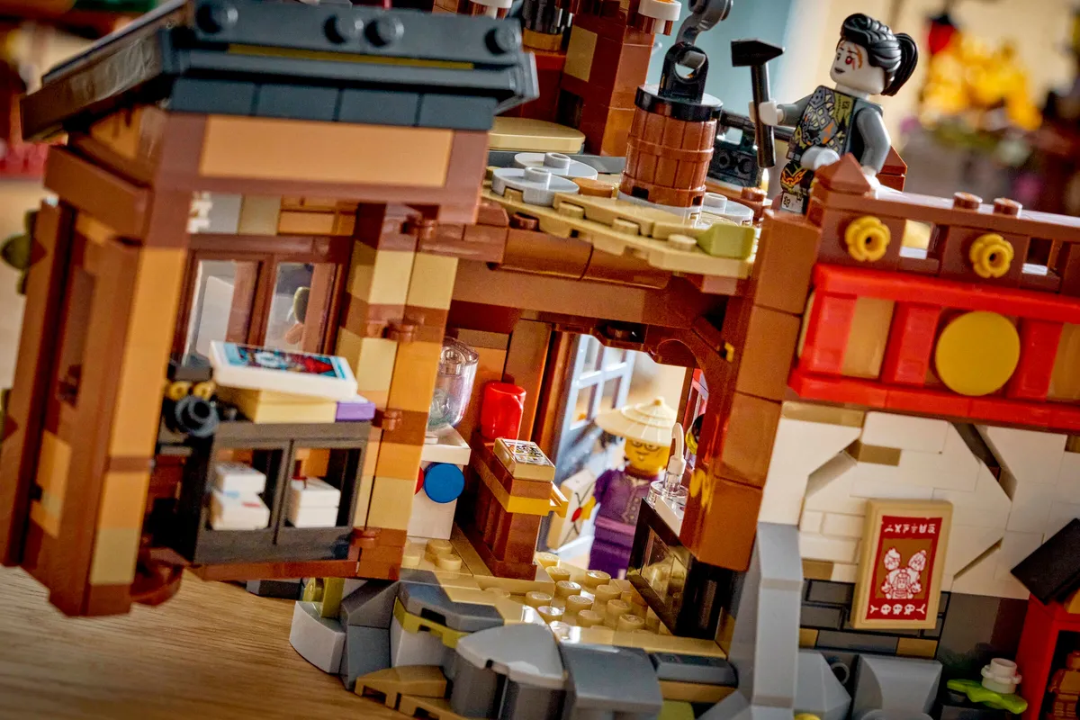 LEGO The Old Town 15th Anniversary (71861) - Bild 14