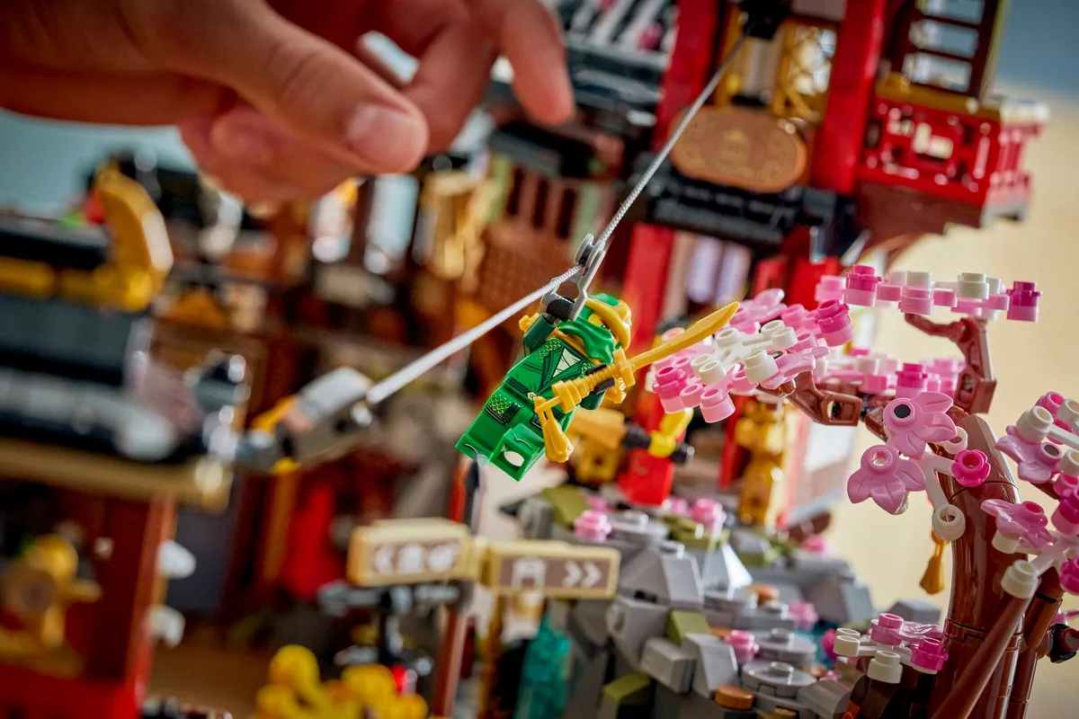 LEGO The Old Town 15th Anniversary (71861) - Bild 16