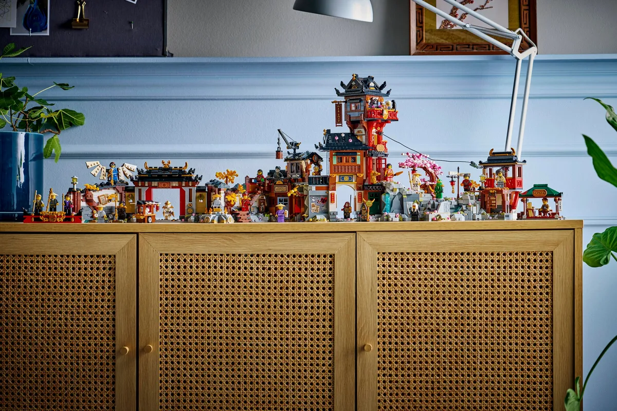 LEGO The Old Town 15th Anniversary (71861) - Bild 17
