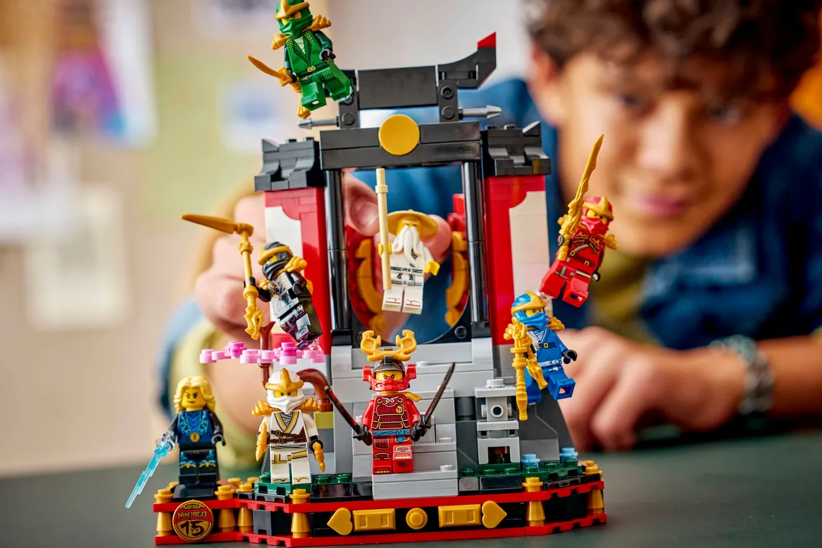 LEGO Ninja Character Display 15th Anniversary (71866) - Bild 7