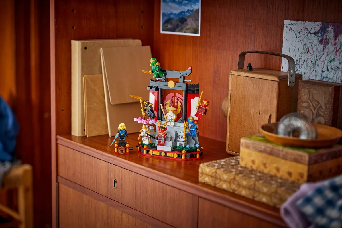LEGO Ninja Character Display 15th Anniversary (71866) - Bild 8