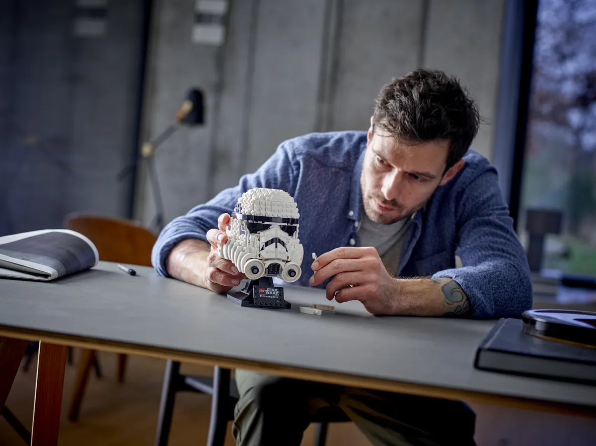 LEGO Stormtrooper™ Helmet (75276) - image 6