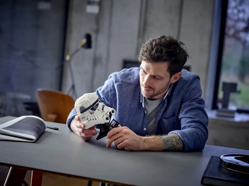 Stormtrooper™ Helmet van LEGO – productfoto 9 van 11