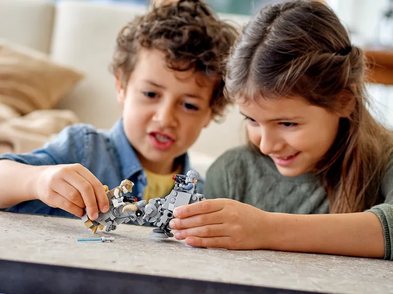 AT-AT™ vs. Tauntaun™ Microfighters de LEGO – photo du produit 9 sur 10