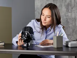 LEGO Darth Vader™ Helmet (75304) - image 7