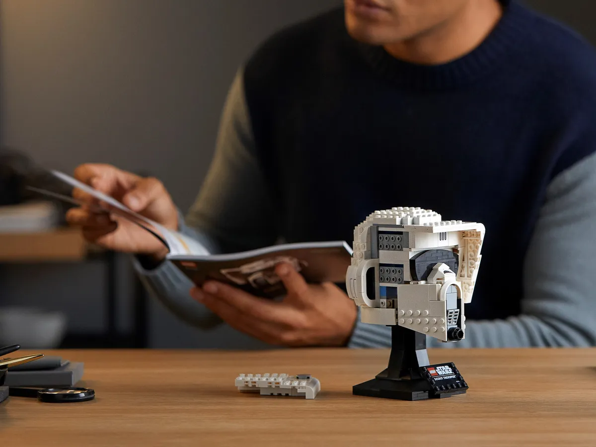 LEGO Scout Trooper™ Helmet (75305) - image 9