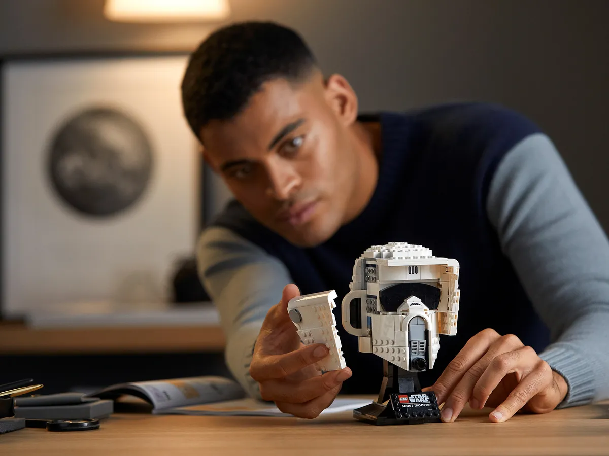 LEGO Scout Trooper™ Helmet (75305) - image 10