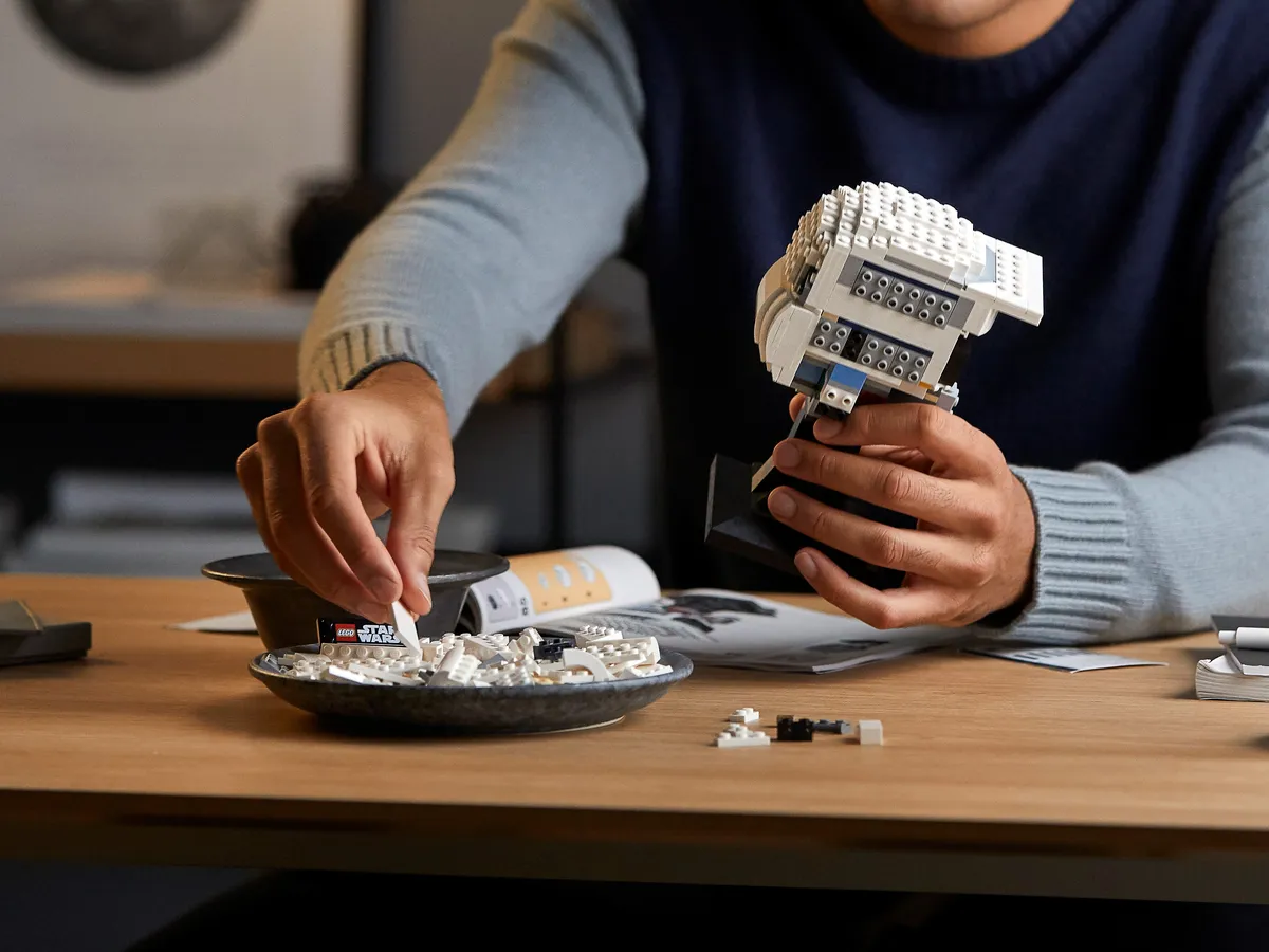 LEGO Scout Trooper™ Helmet (75305) - image 12