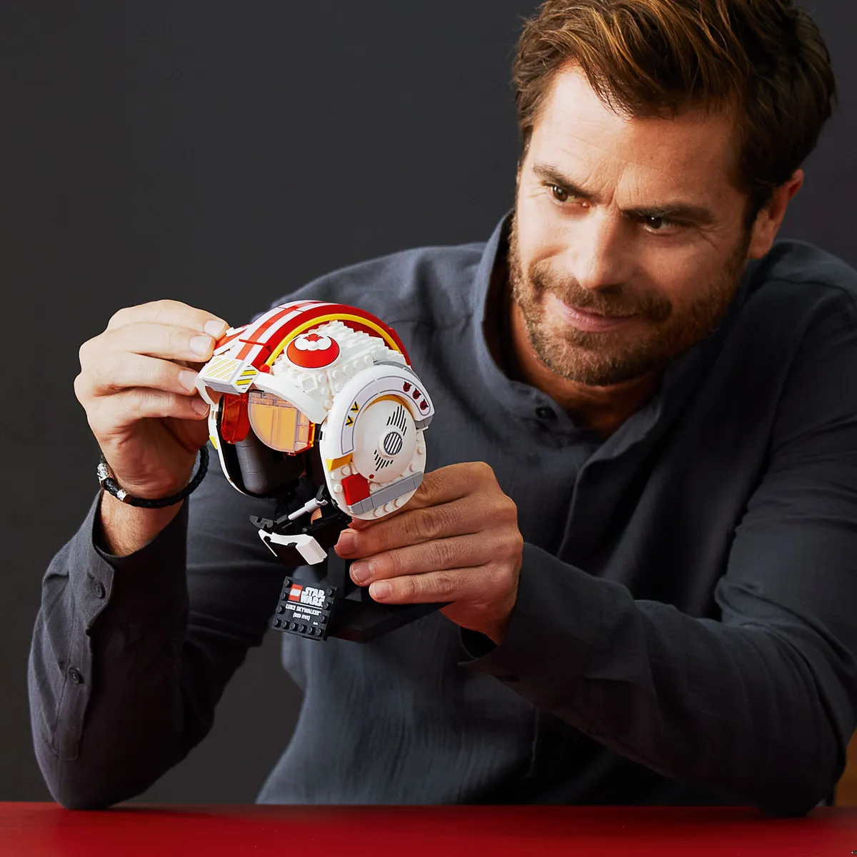 LEGO Luke Skywalker™ (Red Five) Helmet (75327) - image 5