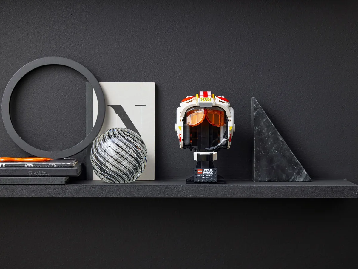 LEGO Luke Skywalker™ (Red Five) Helmet (75327) - image 6