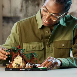 LEGO Dagobah™ Jedi™ Training Diorama (75330) - image 7