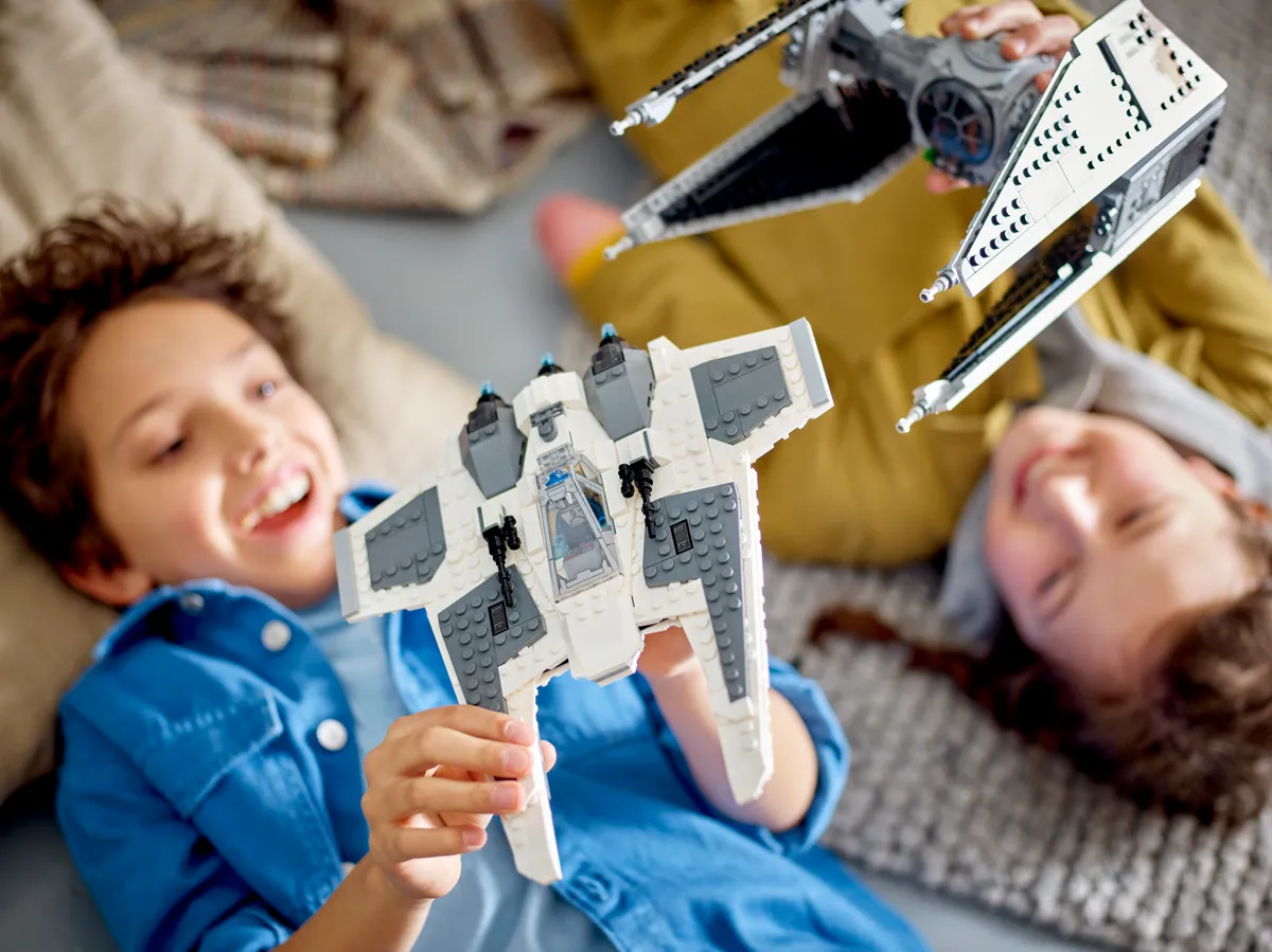 LEGO Mandalorian Fang Fighter vs. TIE Interceptor™ (75348) - Bild 6