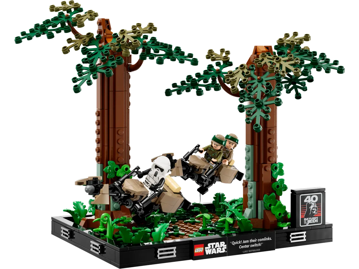 LEGO Endor™ Speeder Chase Diorama (75353)