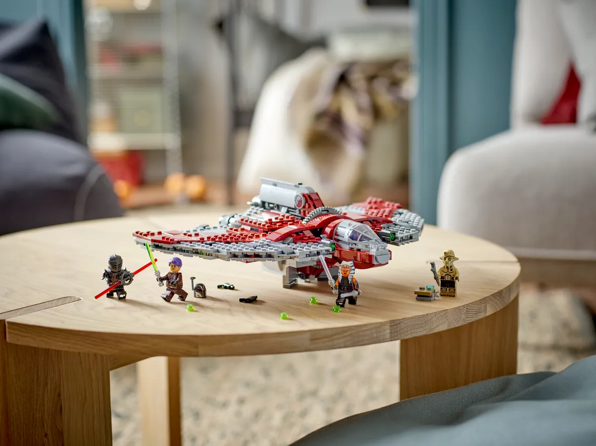 LEGO Ahsoka Tano's T-6 Jedi Shuttle (75362) - Bild 9