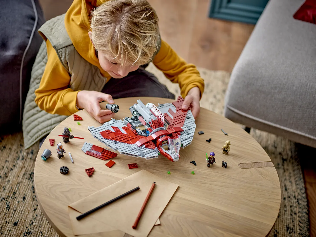 LEGO Ahsoka Tano's T-6 Jedi Shuttle (75362) - Bild 7