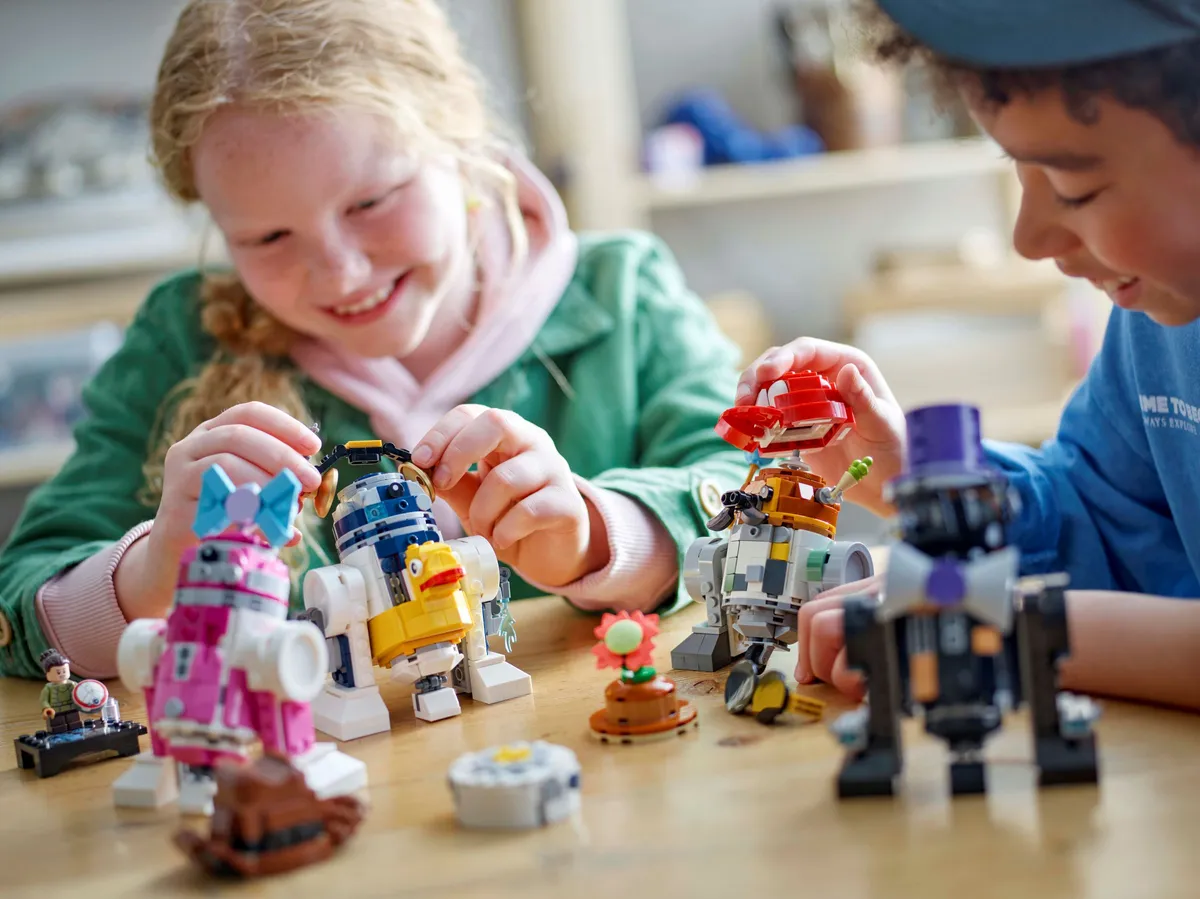 LEGO Creative Play Droid™ Builder (75392) - image 5