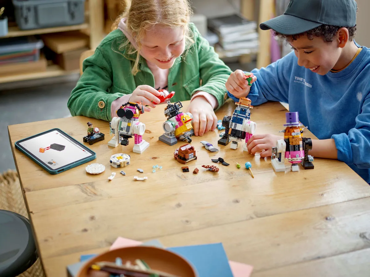 LEGO Creative Play Droid™ Builder (75392) - image 6