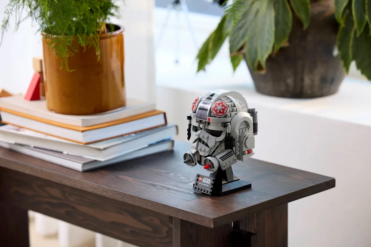 LEGO AT-AT Driver™ Helmet (75429) - image 5