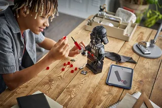 Up-Scaled Darth Vader™ Minifigure von LEGO – Produktfoto 6 von 10