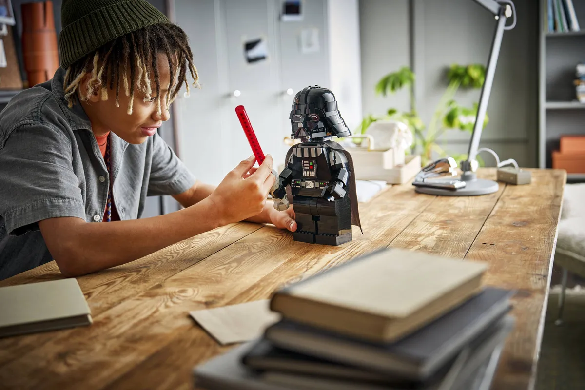 LEGO Up-Scaled Darth Vader™ Minifigure (75461) - Bild 6