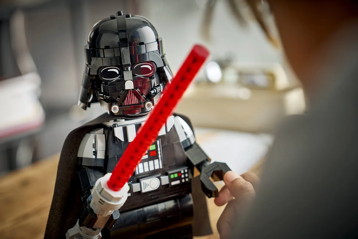 LEGO Up-Scaled Darth Vader™ Minifigure (75461) - Bild 7