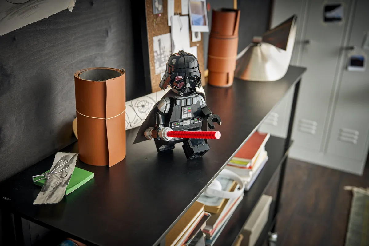 LEGO Up-Scaled Darth Vader™ Minifigure (75461) - Bild 8