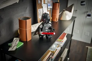Up-Scaled Darth Vader™ Minifigure von LEGO – Produktfoto 9 von 10