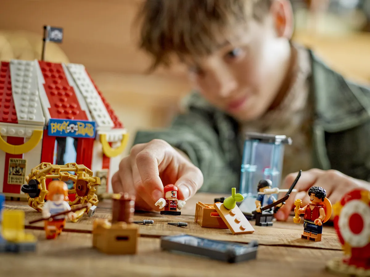 LEGO Buggy the Clown's Circus Tent (75637) - image 11