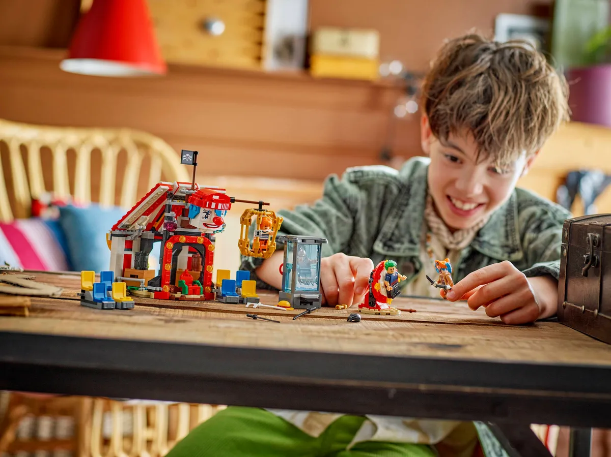 LEGO Buggy the Clown's Circus Tent (75637) - image 6